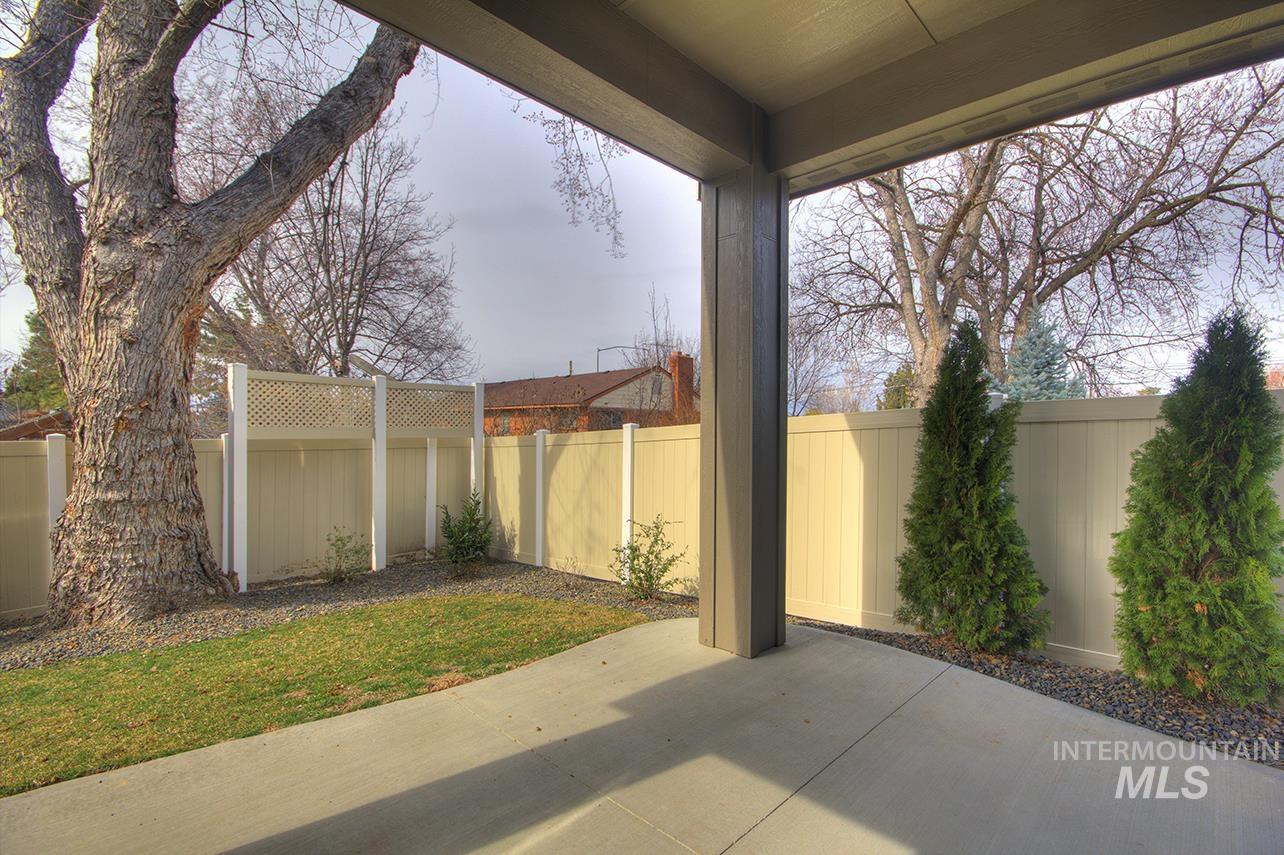 1561 N Parkshire Way, Meridian, Idaho 83642, 3 Bedrooms, 2 Bathrooms, Residential For Sale, Price $579,700,MLS 98973023