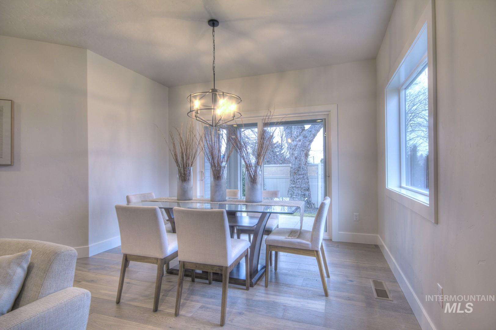 1561 N Parkshire Way, Meridian, Idaho 83642, 3 Bedrooms, 2 Bathrooms, Residential For Sale, Price $579,700,MLS 98973023