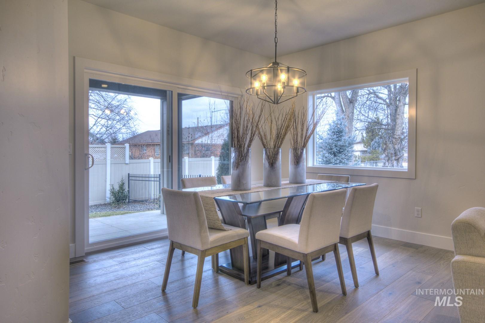 1561 N Parkshire Way, Meridian, Idaho 83642, 3 Bedrooms, 2 Bathrooms, Residential For Sale, Price $579,700,MLS 98973023