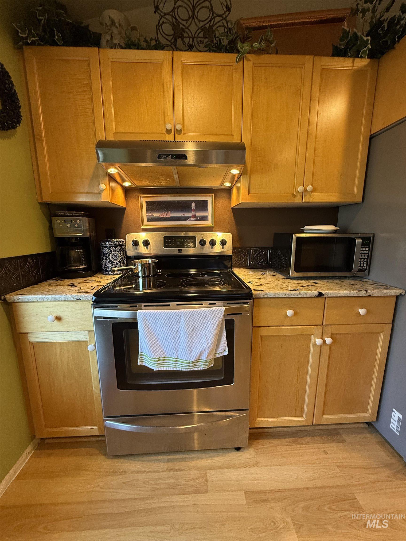 6171 N Willowdale, Garden City, Idaho 83714, 3 Bedrooms, 2 Bathrooms, Residential For Sale, Price $450,000,MLS 98973024