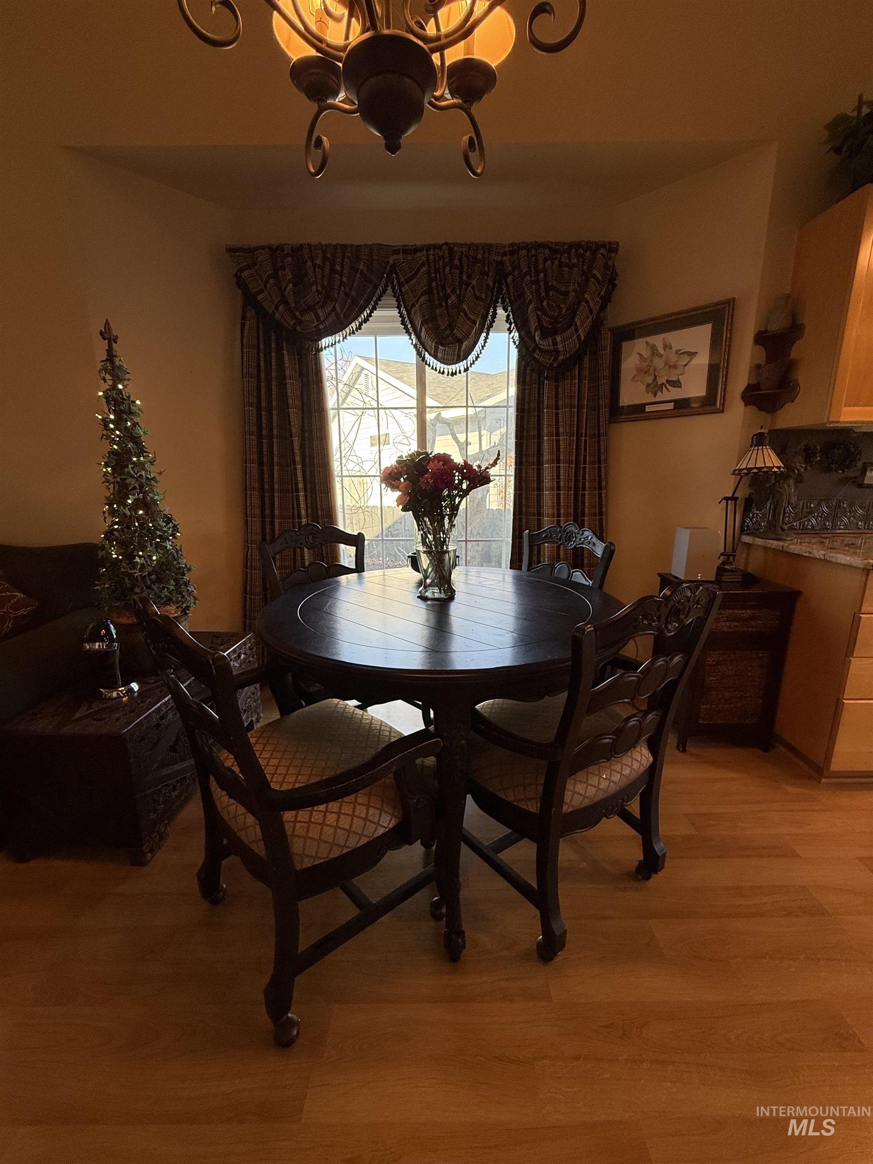 6171 N Willowdale, Garden City, Idaho 83714, 3 Bedrooms, 2 Bathrooms, Residential For Sale, Price $450,000,MLS 98973024