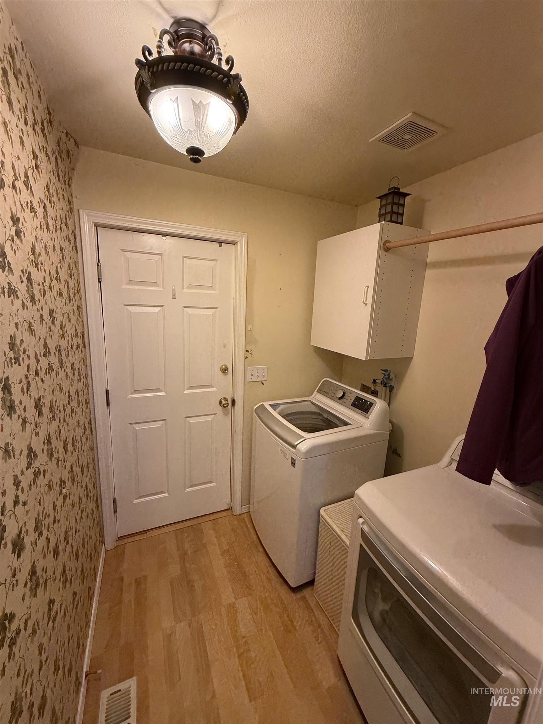 6171 N Willowdale, Garden City, Idaho 83714, 3 Bedrooms, 2 Bathrooms, Residential For Sale, Price $450,000,MLS 98973024