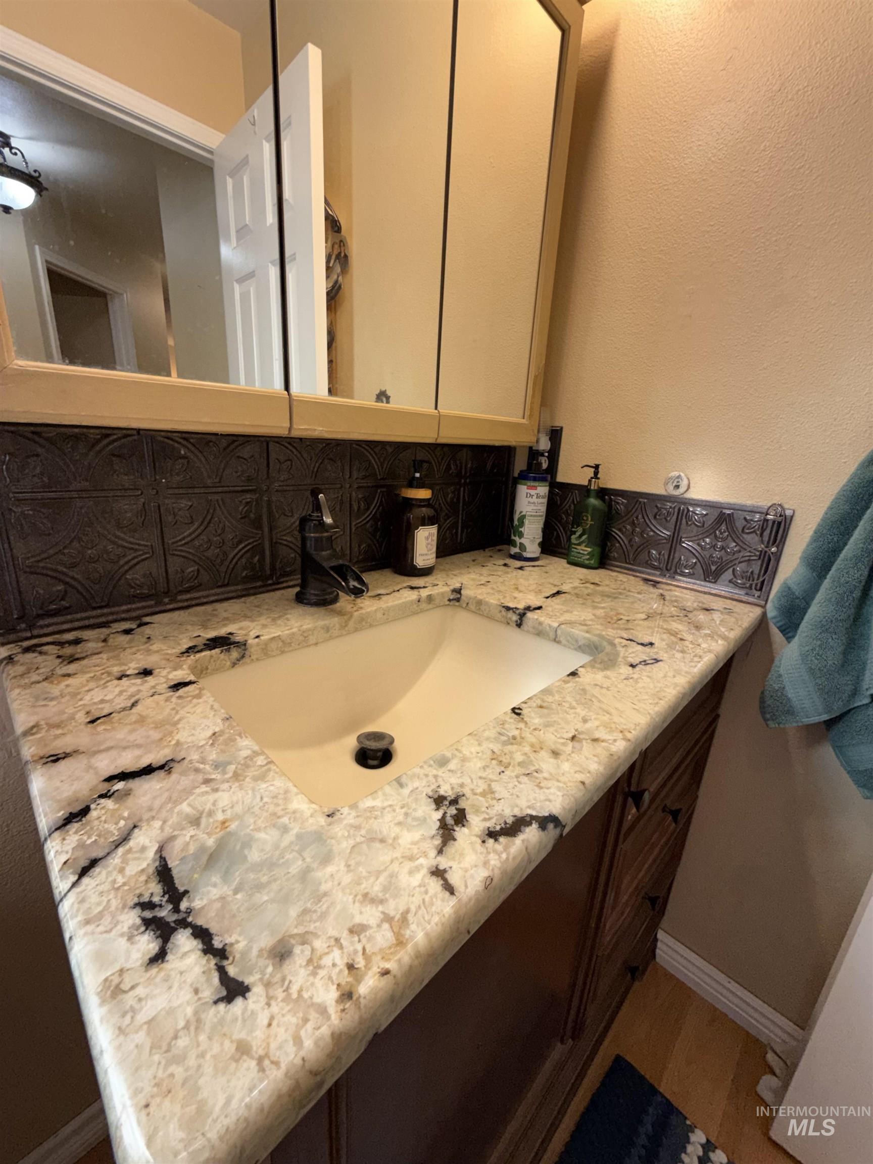 6171 N Willowdale, Garden City, Idaho 83714, 3 Bedrooms, 2 Bathrooms, Residential For Sale, Price $450,000,MLS 98973024