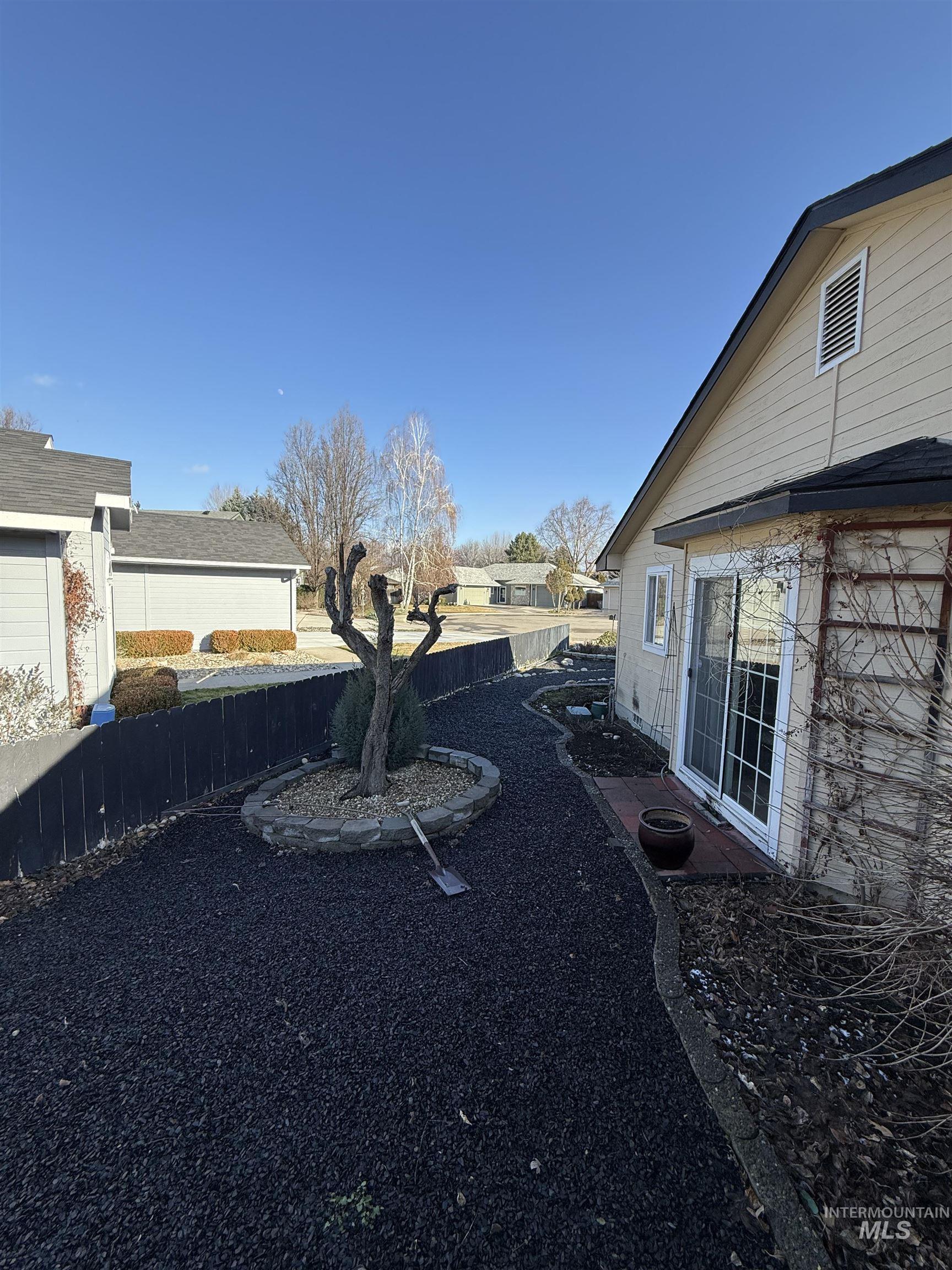 6171 N Willowdale, Garden City, Idaho 83714, 3 Bedrooms, 2 Bathrooms, Residential For Sale, Price $450,000,MLS 98973024