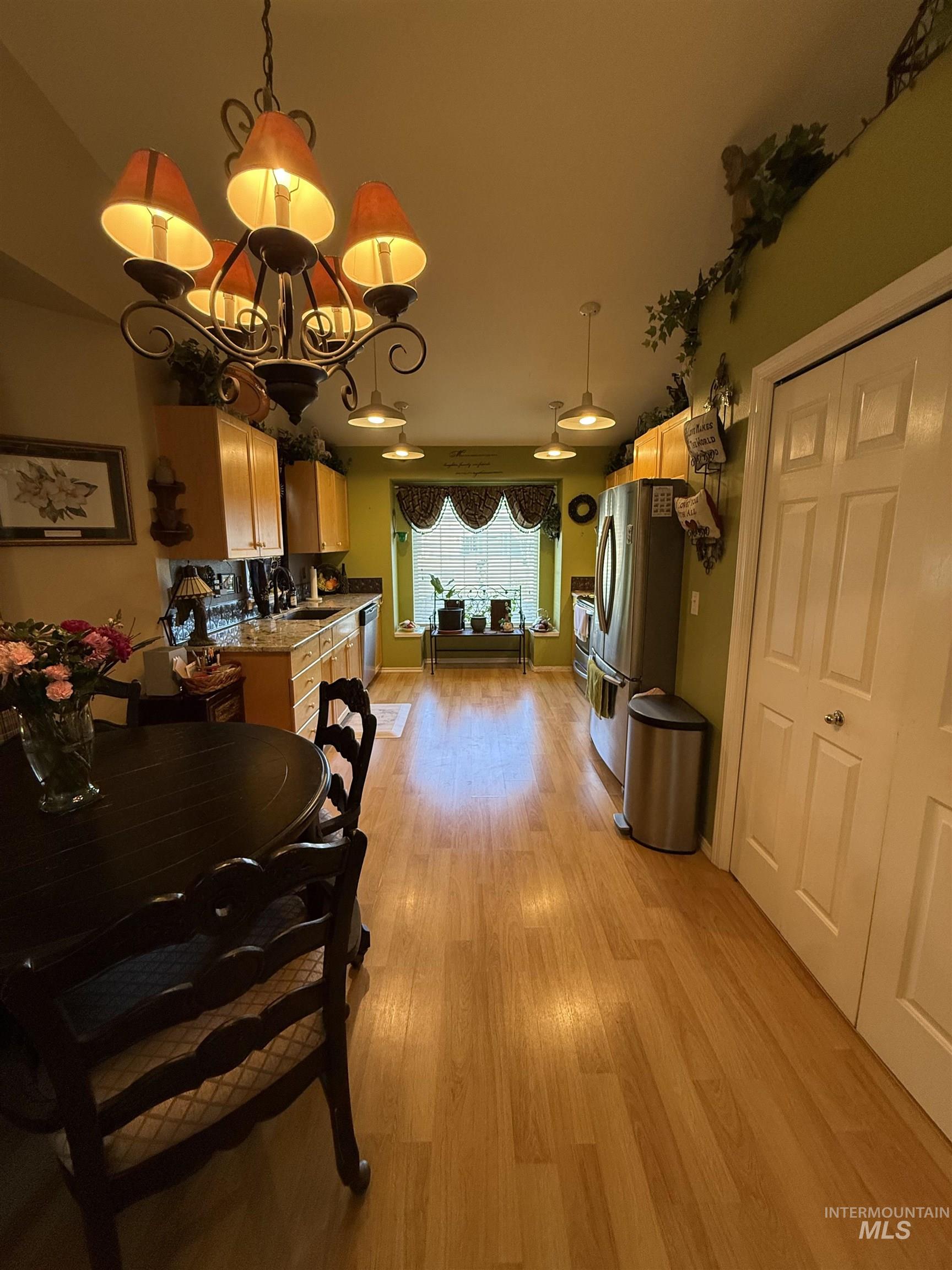 6171 N Willowdale, Garden City, Idaho 83714, 3 Bedrooms, 2 Bathrooms, Residential For Sale, Price $450,000,MLS 98973024