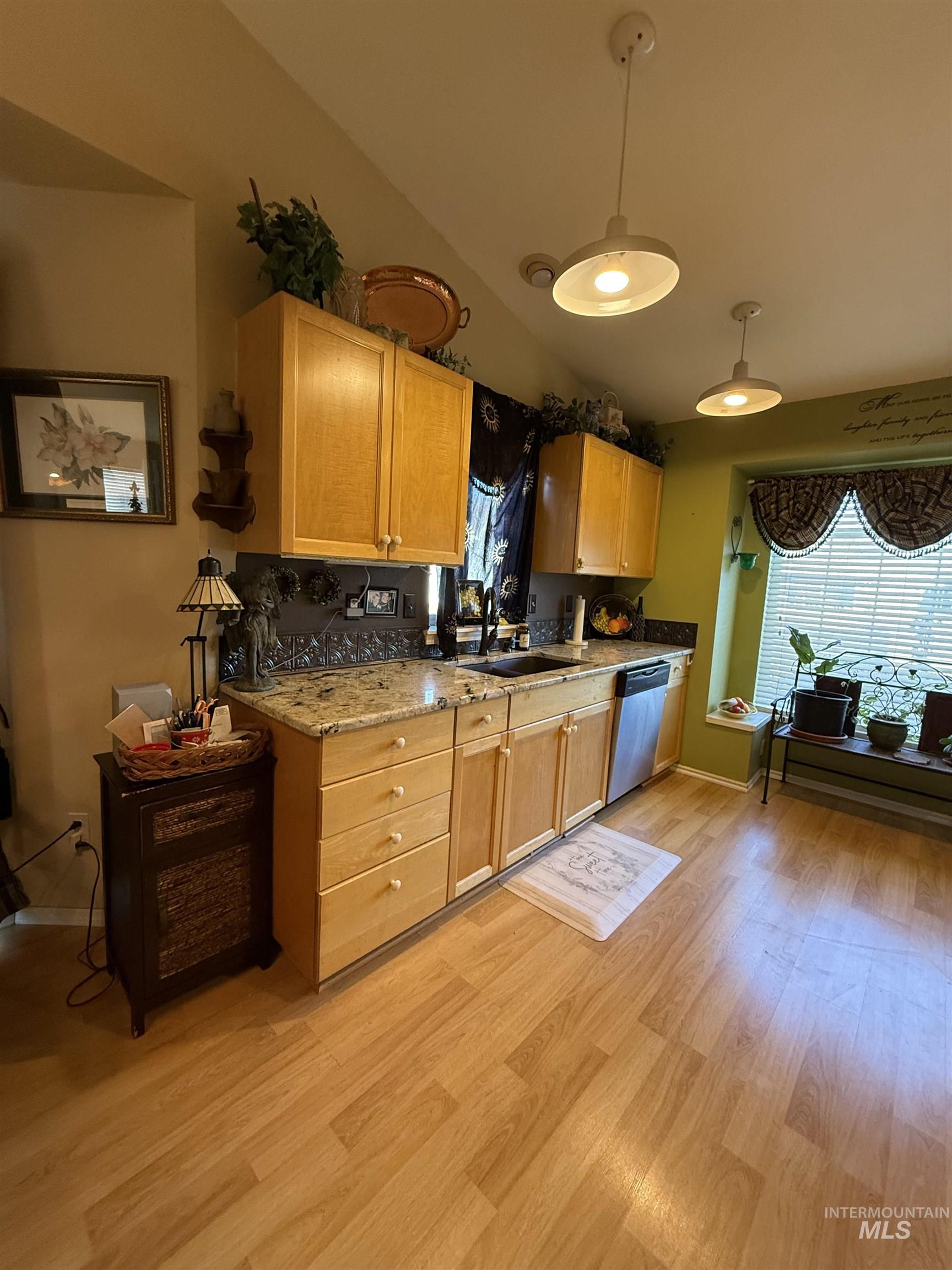 6171 N Willowdale, Garden City, Idaho 83714, 3 Bedrooms, 2 Bathrooms, Residential For Sale, Price $450,000,MLS 98973024