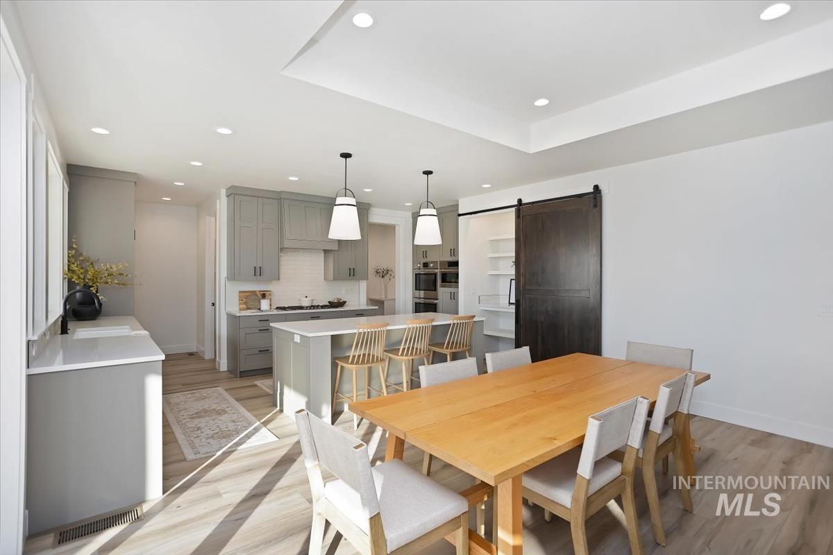 2545 E Cavern Dr., Meridian, Idaho 83642, 4 Bedrooms, 3.5 Bathrooms, Residential For Sale, Price $899,900,MLS 98973028