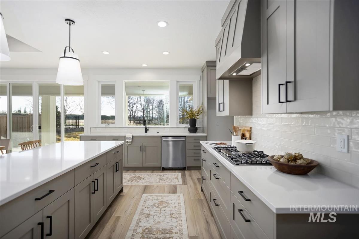 2545 E Cavern Dr., Meridian, Idaho 83642, 4 Bedrooms, 3.5 Bathrooms, Residential For Sale, Price $899,900,MLS 98973028