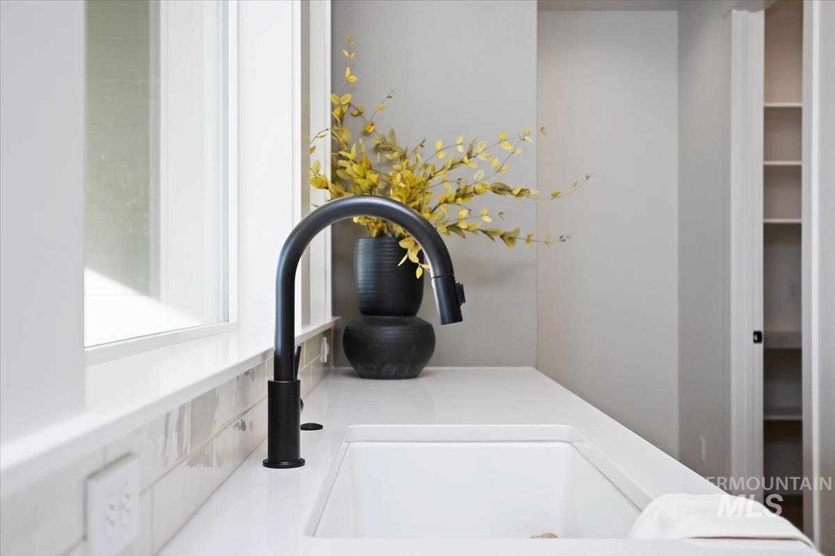 2545 E Cavern Dr., Meridian, Idaho 83642, 4 Bedrooms, 3.5 Bathrooms, Residential For Sale, Price $899,900,MLS 98973028