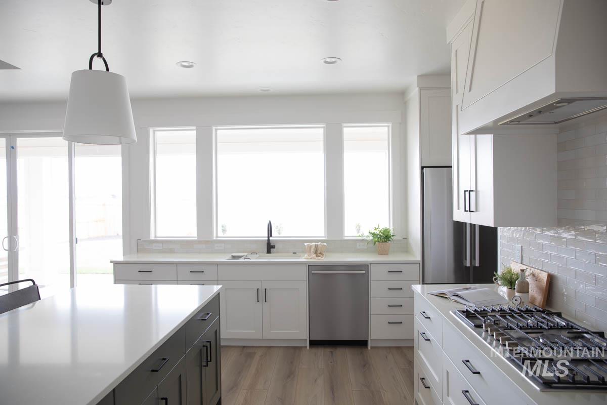 2545 E Cavern Way, Meridian, Idaho 83642, 4 Bedrooms, 3.5 Bathrooms, Residential For Sale, Price $899,900,MLS 98973028