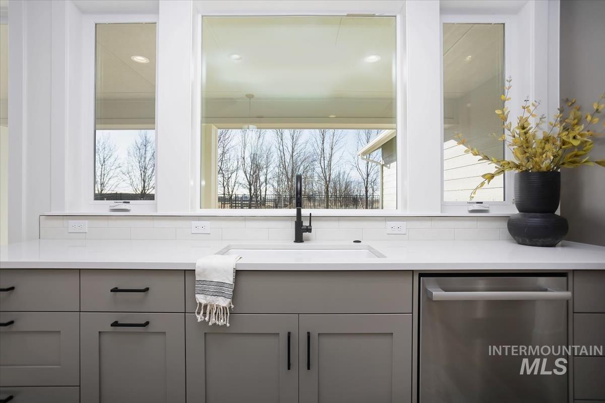 2545 E Cavern Dr., Meridian, Idaho 83642, 4 Bedrooms, 3.5 Bathrooms, Residential For Sale, Price $899,900,MLS 98973028