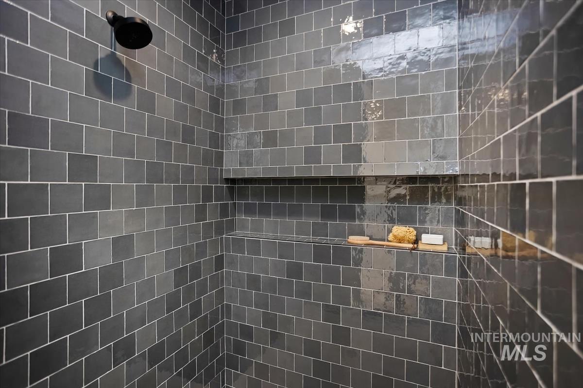 2545 E Cavern Dr., Meridian, Idaho 83642, 4 Bedrooms, 3.5 Bathrooms, Residential For Sale, Price $899,900,MLS 98973028