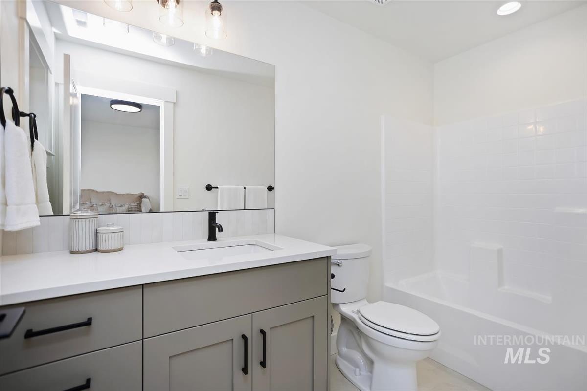 2545 E Cavern Dr., Meridian, Idaho 83642, 4 Bedrooms, 3.5 Bathrooms, Residential For Sale, Price $899,900,MLS 98973028