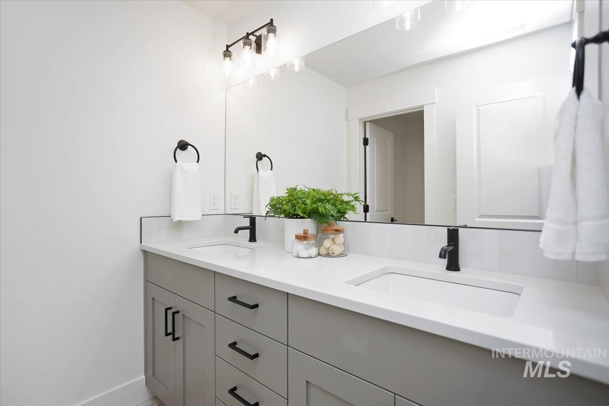 2545 E Cavern Dr., Meridian, Idaho 83642, 4 Bedrooms, 3.5 Bathrooms, Residential For Sale, Price $899,900,MLS 98973028