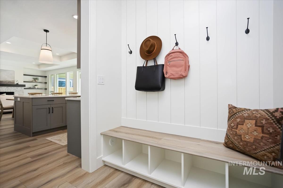 2545 E Cavern Dr., Meridian, Idaho 83642, 4 Bedrooms, 3.5 Bathrooms, Residential For Sale, Price $899,900,MLS 98973028