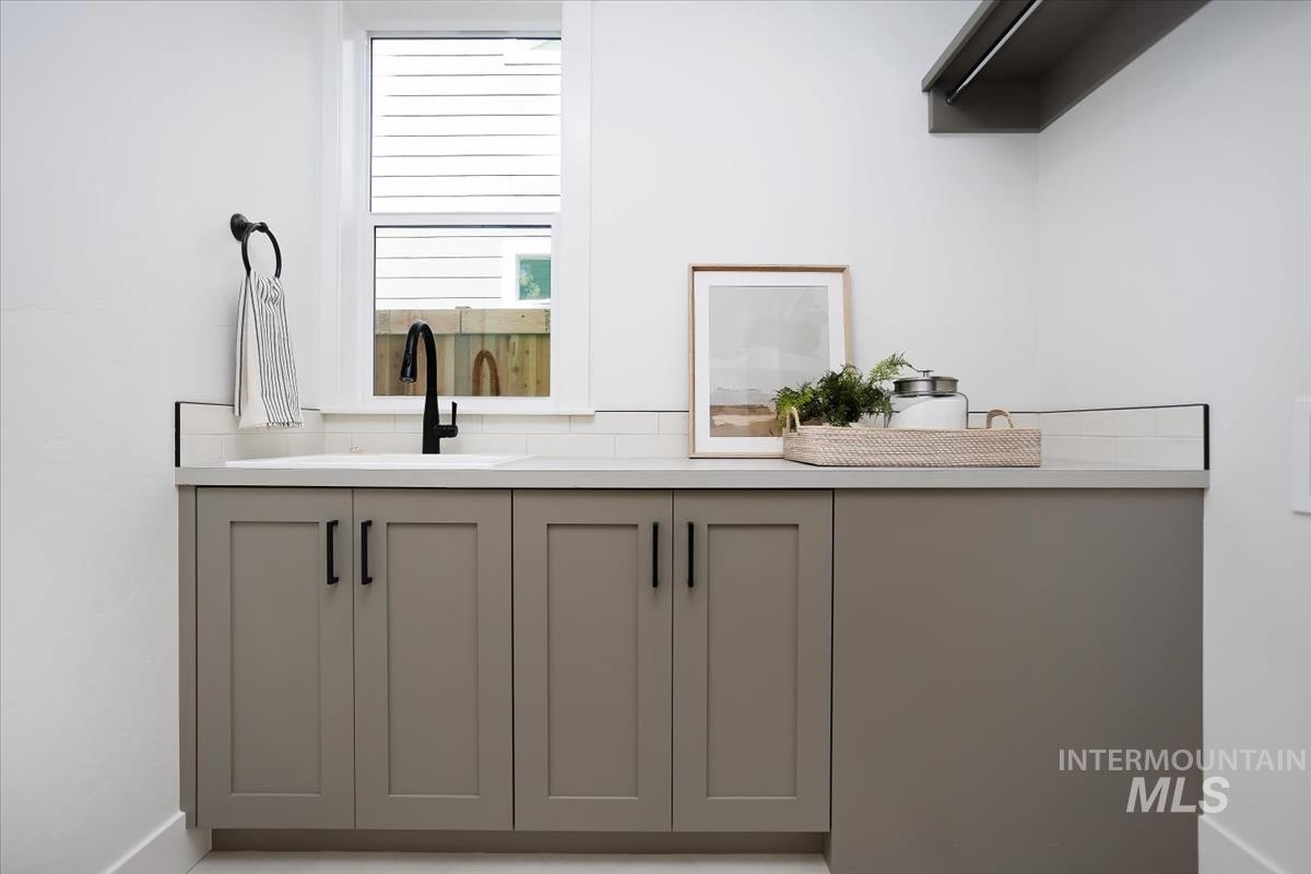 2545 E Cavern Dr., Meridian, Idaho 83642, 4 Bedrooms, 3.5 Bathrooms, Residential For Sale, Price $899,900,MLS 98973028