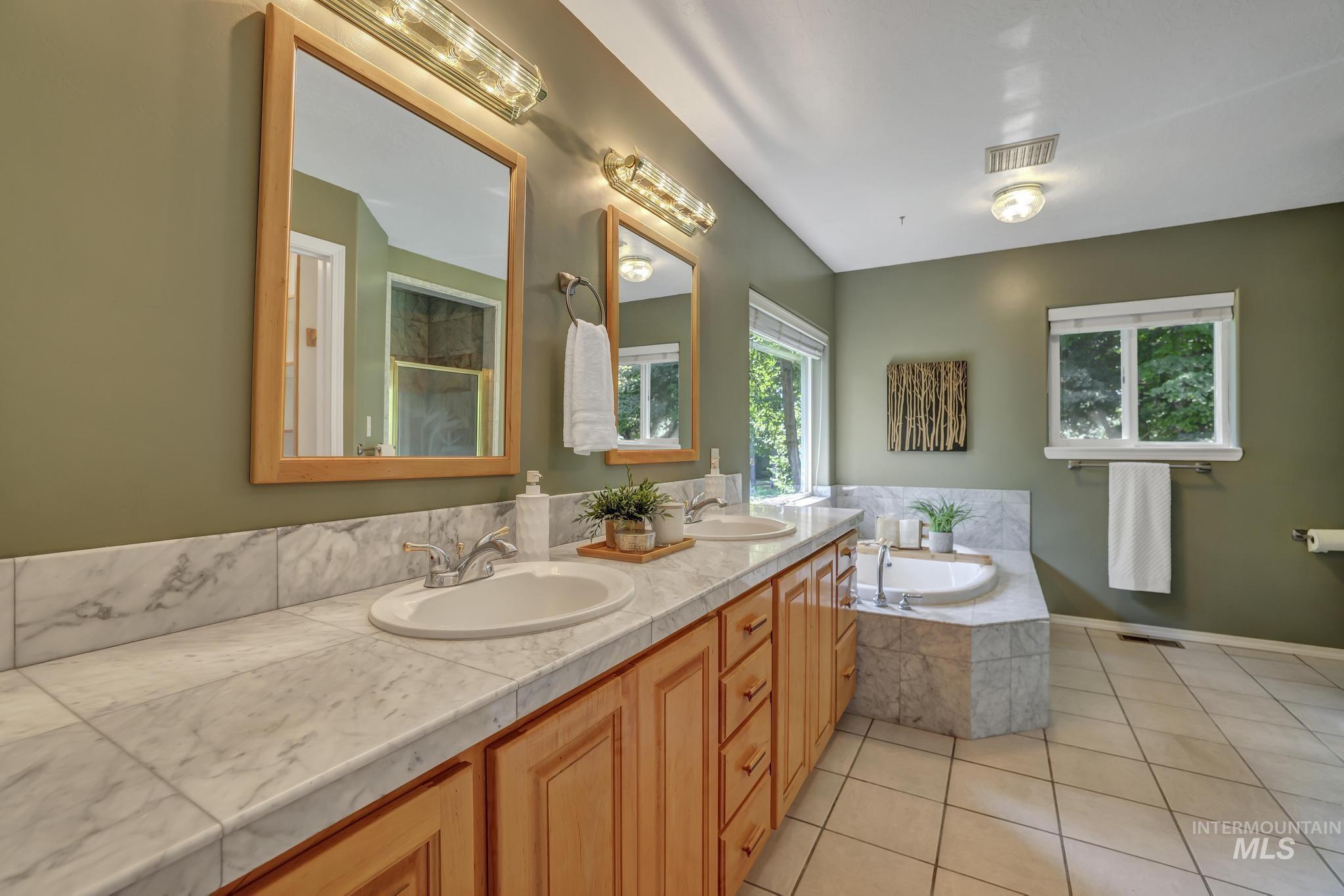 3652 Cedar Draw Lane, Filer, Idaho 83328, 5 Bedrooms, 3.5 Bathrooms, Residential For Sale, Price $1,199,000,MLS 98973034