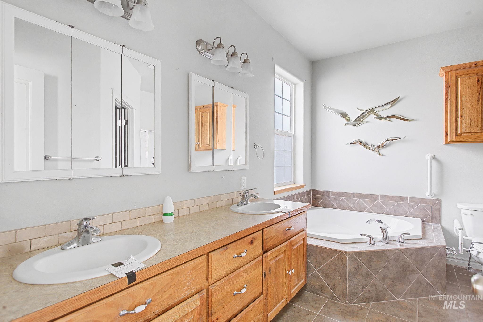 1103 Liberty Circle, Clarkston, Washington 99403, 3 Bedrooms, 2 Bathrooms, Residential For Sale, Price $356,000,MLS 98973039