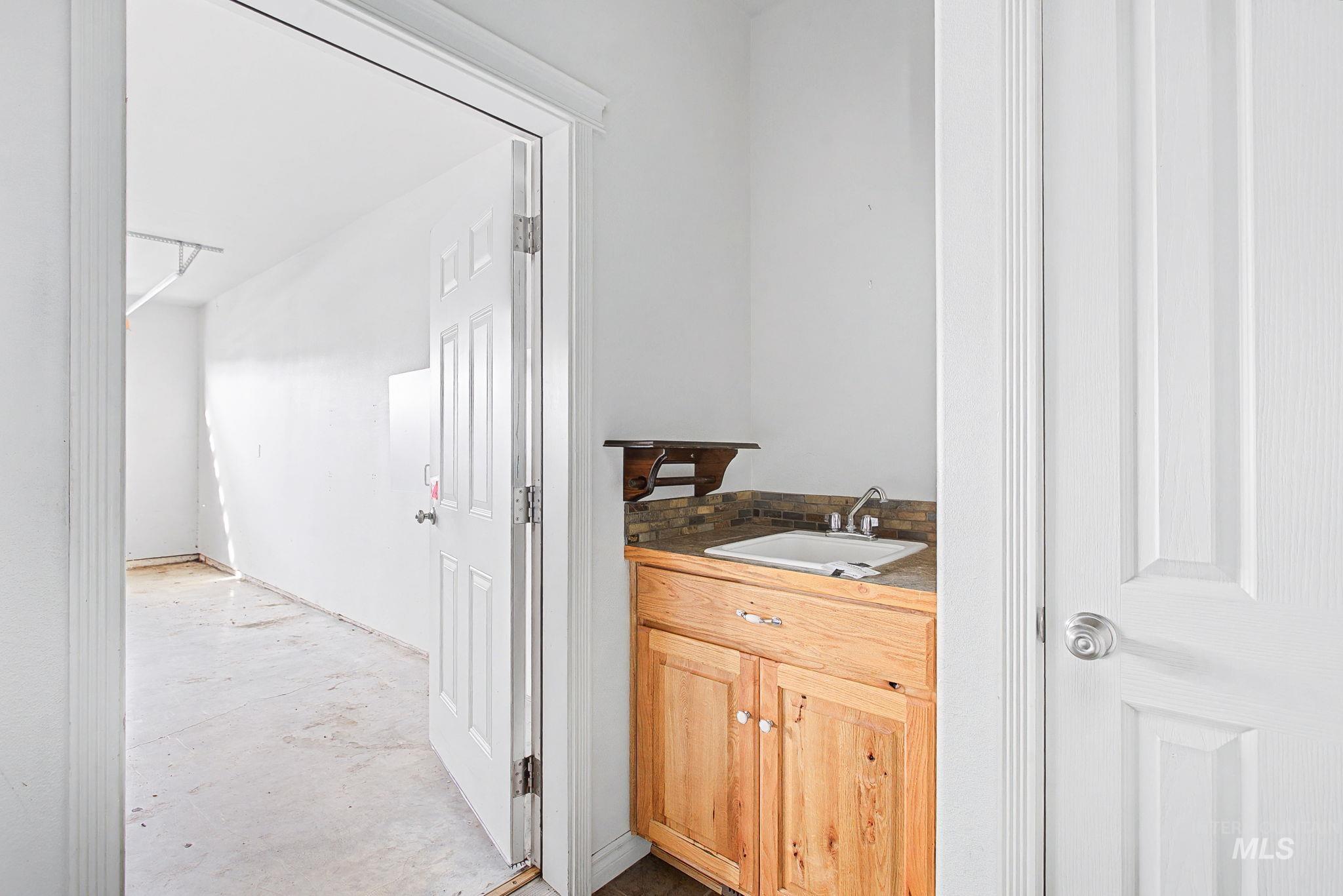 1103 Liberty Circle, Clarkston, Washington 99403, 3 Bedrooms, 2 Bathrooms, Residential For Sale, Price $356,000,MLS 98973039