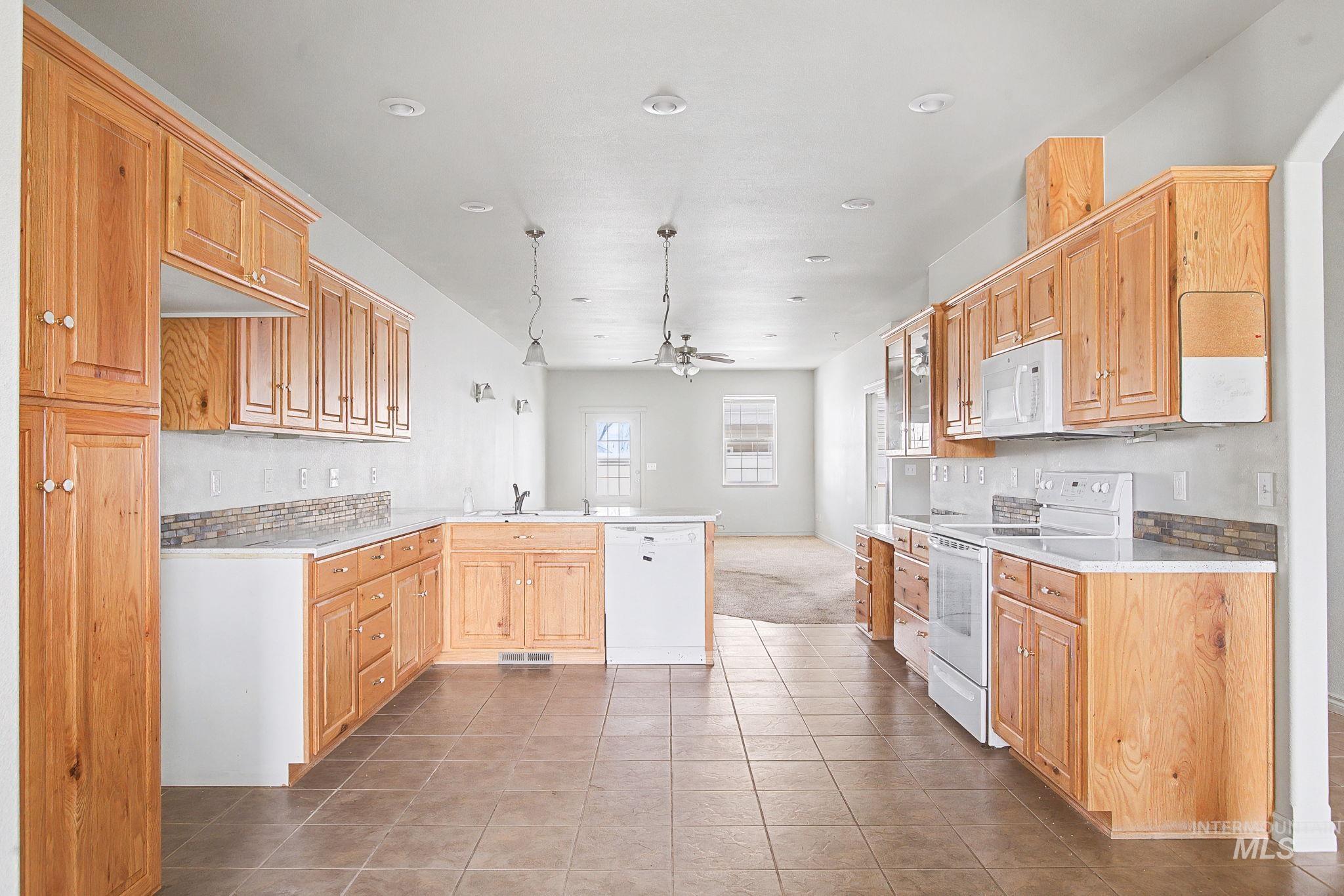 1103 Liberty Circle, Clarkston, Washington 99403, 3 Bedrooms, 2 Bathrooms, Residential For Sale, Price $356,000,MLS 98973039