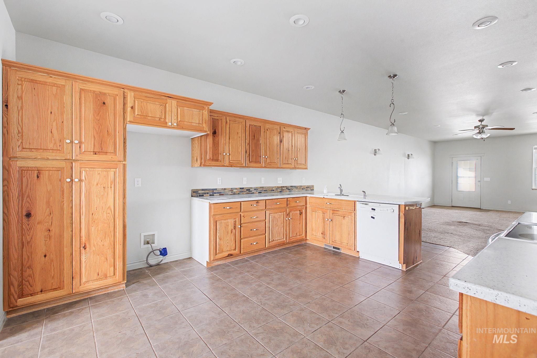 1103 Liberty Circle, Clarkston, Washington 99403, 3 Bedrooms, 2 Bathrooms, Residential For Sale, Price $356,000,MLS 98973039