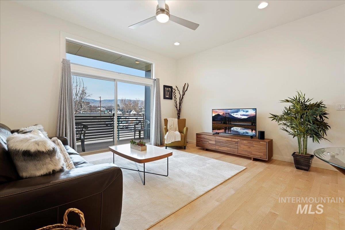 1621 W Idaho St, Boise, Idaho 83702-5226, 2 Bedrooms, 2 Bathrooms, Residential For Sale, Price $644,000,MLS 98973040