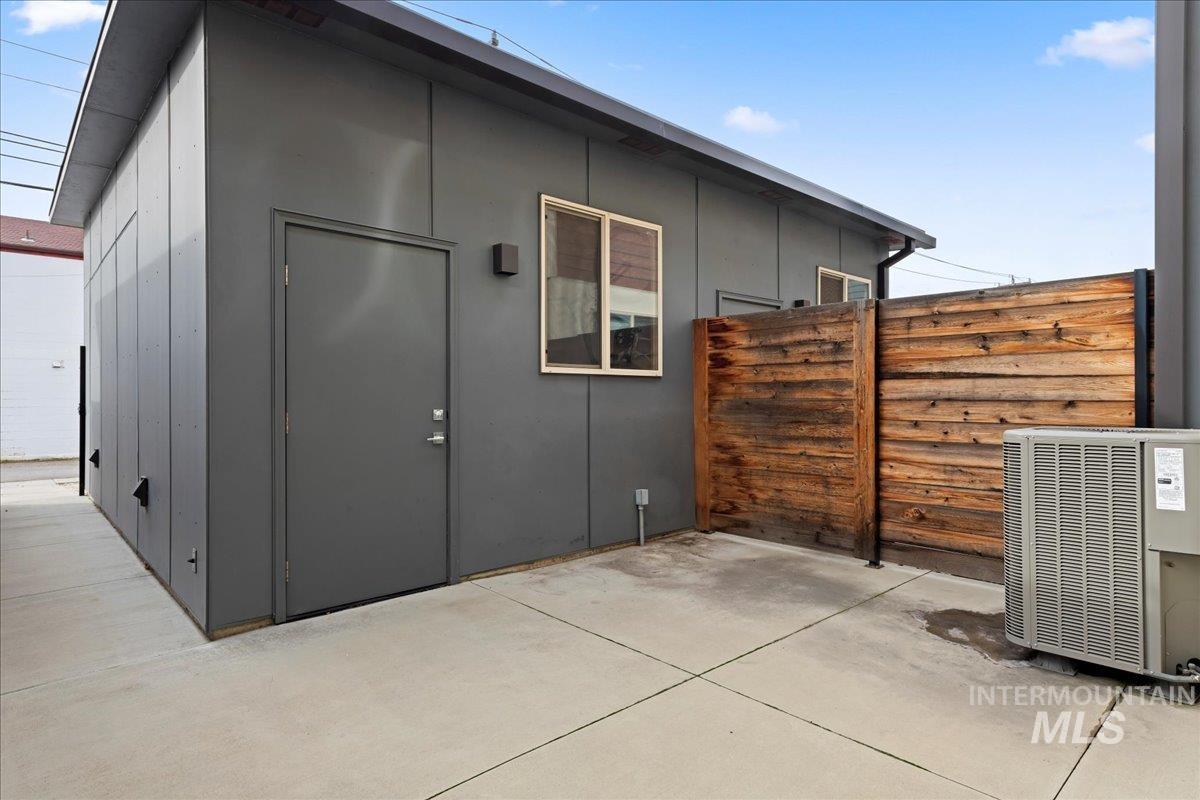 1621 W Idaho St, Boise, Idaho 83702-5226, 2 Bedrooms, 2 Bathrooms, Residential For Sale, Price $644,000,MLS 98973040