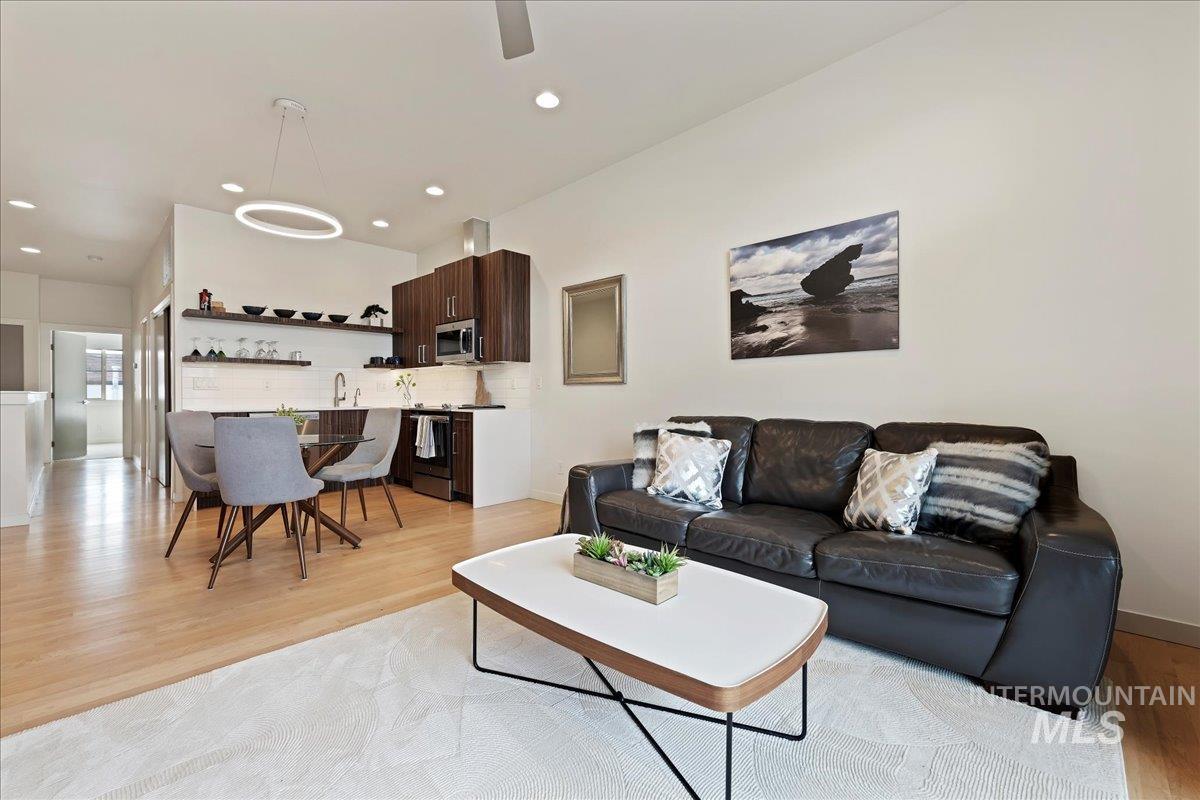 1621 W Idaho St, Boise, Idaho 83702-5226, 2 Bedrooms, 2 Bathrooms, Residential For Sale, Price $644,000,MLS 98973040