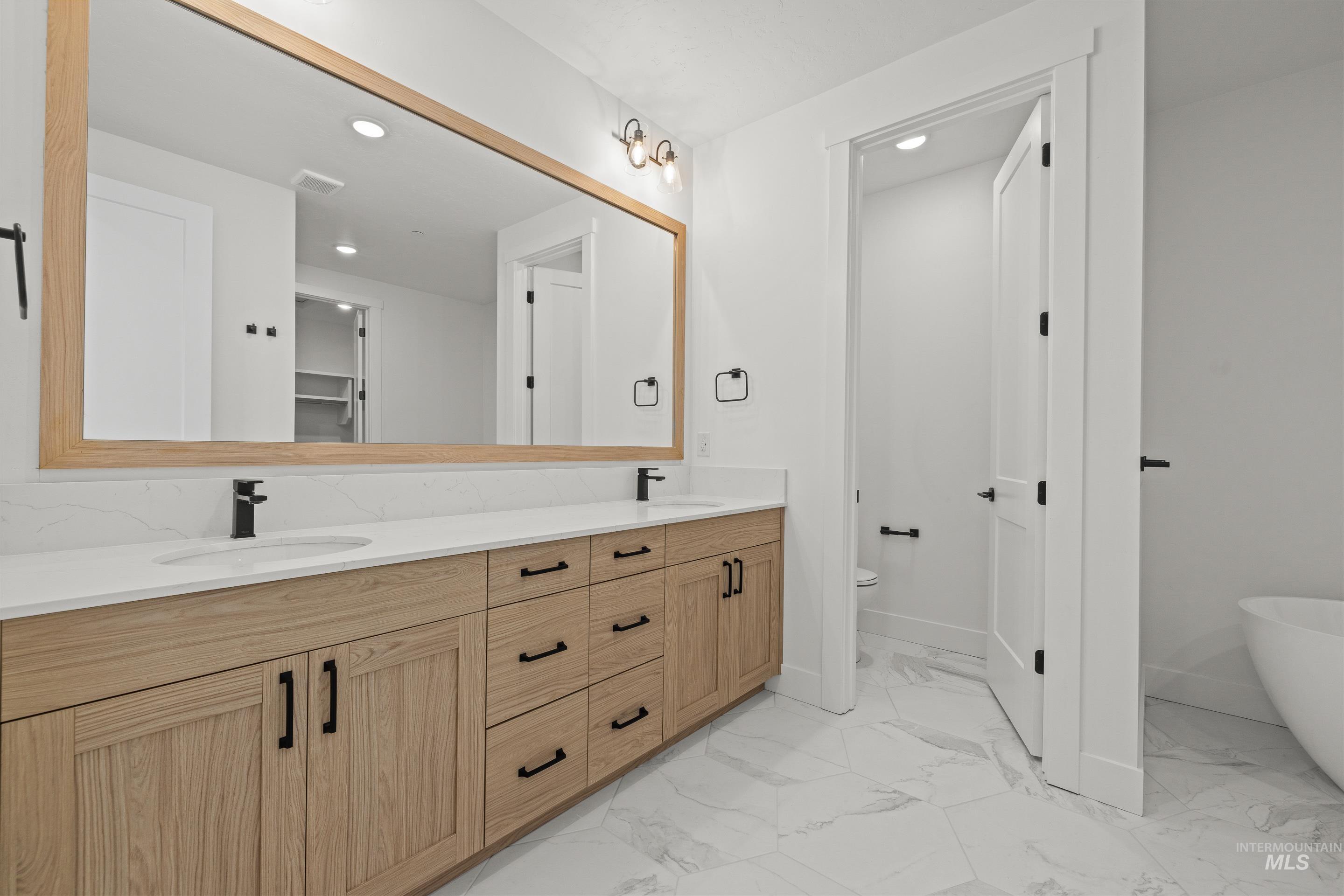 15380 Juniperwood Drive, Caldwell, Idaho 83607, 4 Bedrooms, 2.5 Bathrooms, Residential For Sale, Price $1,070,000,MLS 98973042