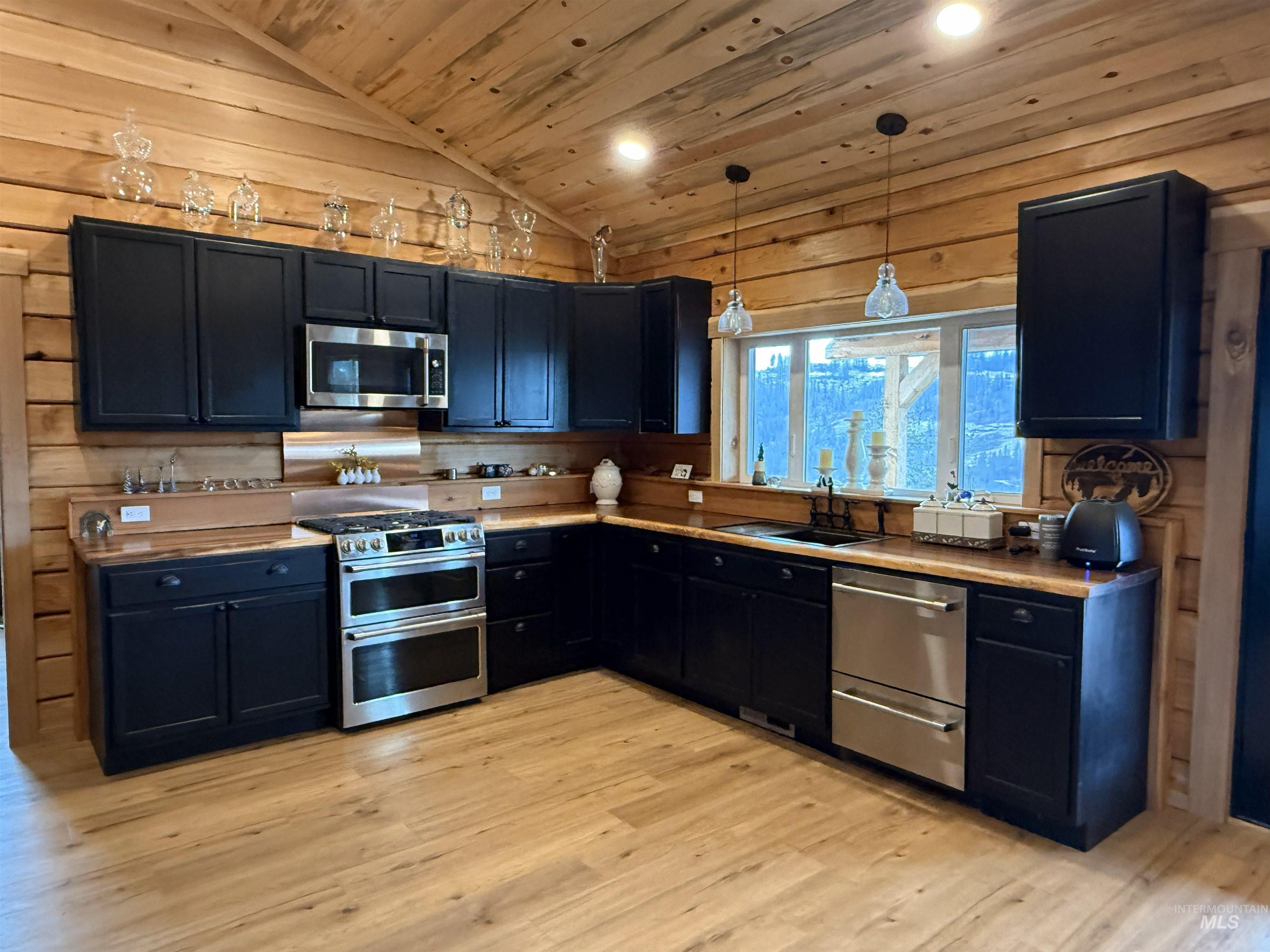 113 Sweetwater Dr., Stites, Idaho 83552, 3 Bedrooms, 2 Bathrooms, Residential For Sale, Price $515,000,MLS 98973044