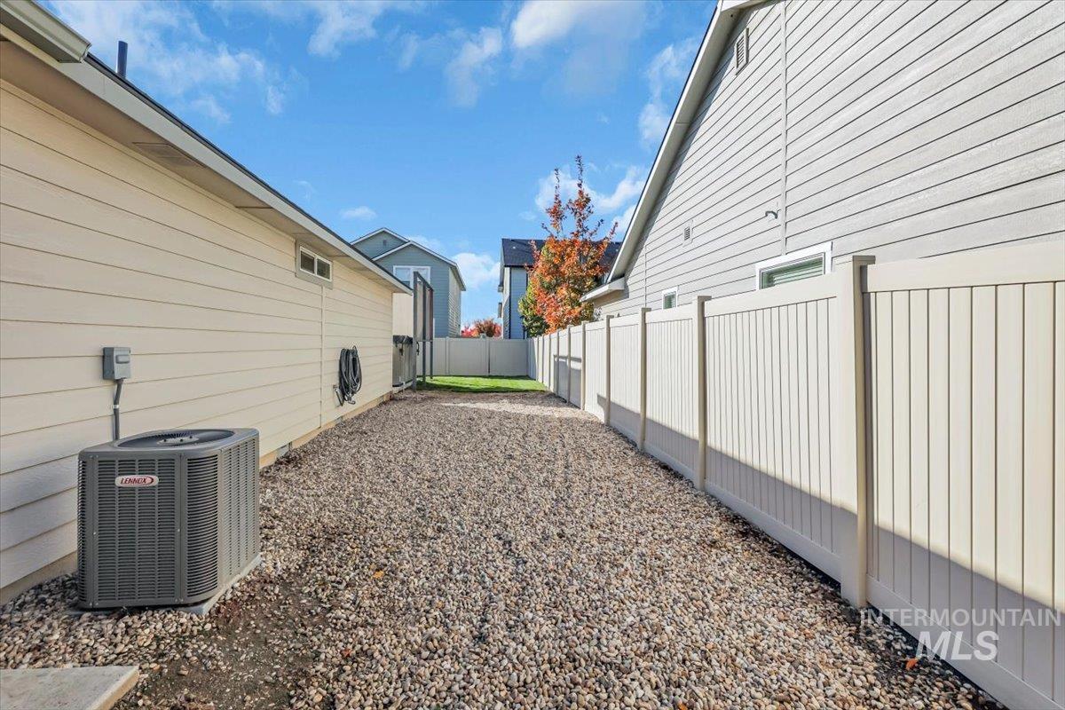 3357 S Barletta Ave., Meridian, Idaho 83642, 3 Bedrooms, 2 Bathrooms, Residential For Sale, Price $429,990,MLS 98973045