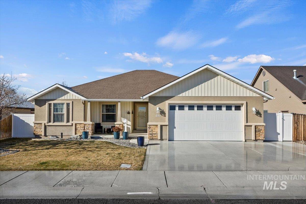 657 Creekside Way, Twin Falls, Idaho 83301-4706, 3 Bedrooms, 2 Bathrooms, Residential For Sale, Price $439,999,MLS 98973046