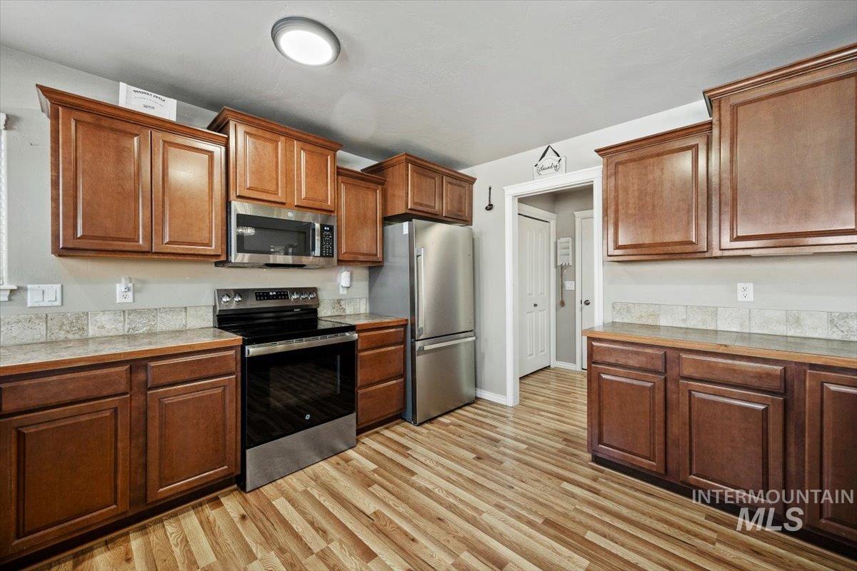 657 Creekside Way, Twin Falls, Idaho 83301-4706, 3 Bedrooms, 2 Bathrooms, Residential For Sale, Price $439,999,MLS 98973046