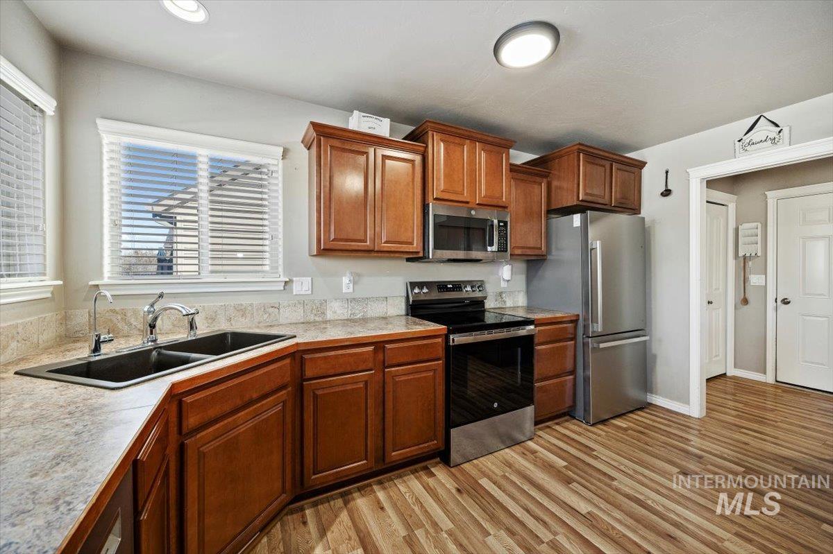 657 Creekside Way, Twin Falls, Idaho 83301-4706, 3 Bedrooms, 2 Bathrooms, Residential For Sale, Price $439,999,MLS 98973046