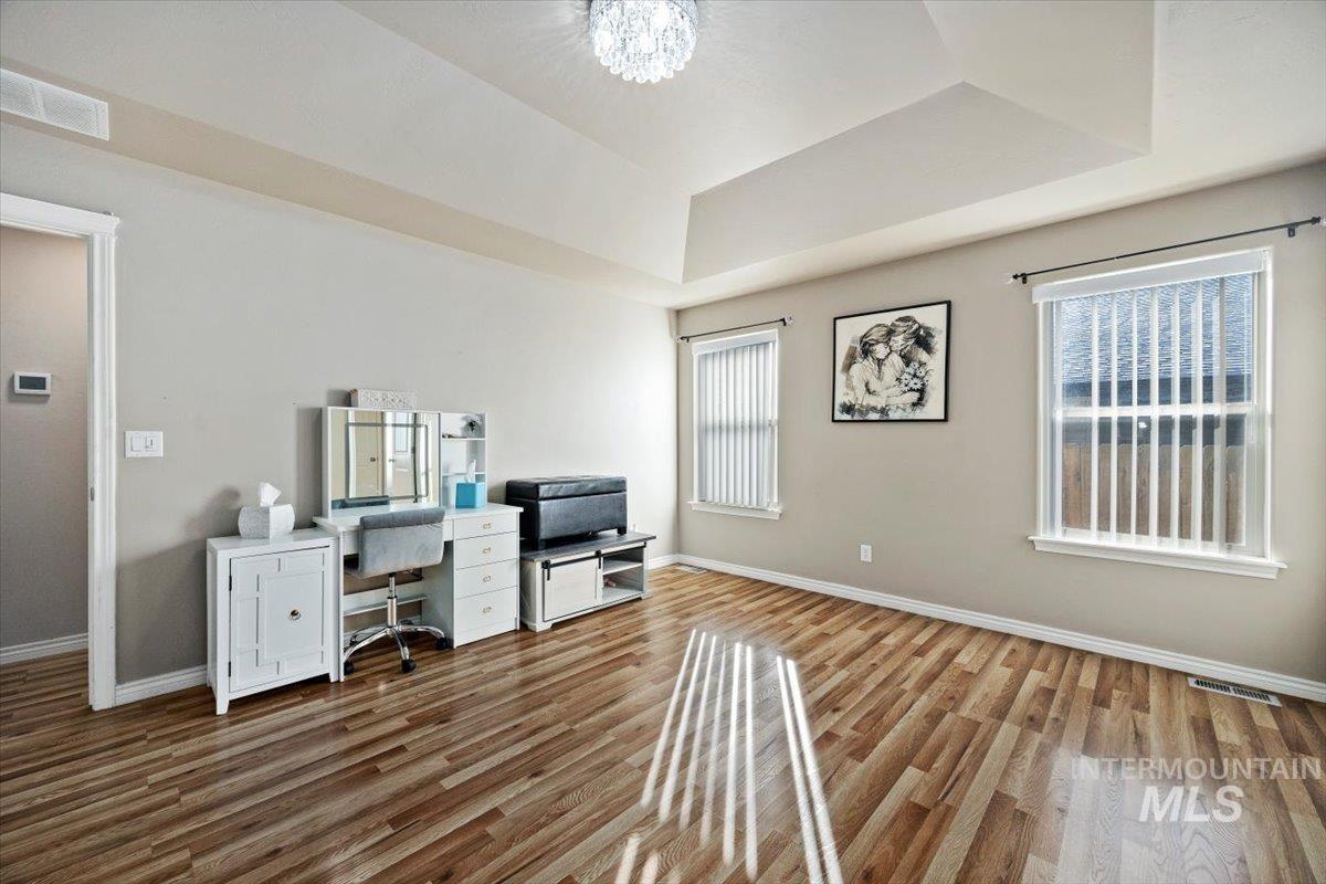 657 Creekside Way, Twin Falls, Idaho 83301-4706, 3 Bedrooms, 2 Bathrooms, Residential For Sale, Price $439,999,MLS 98973046