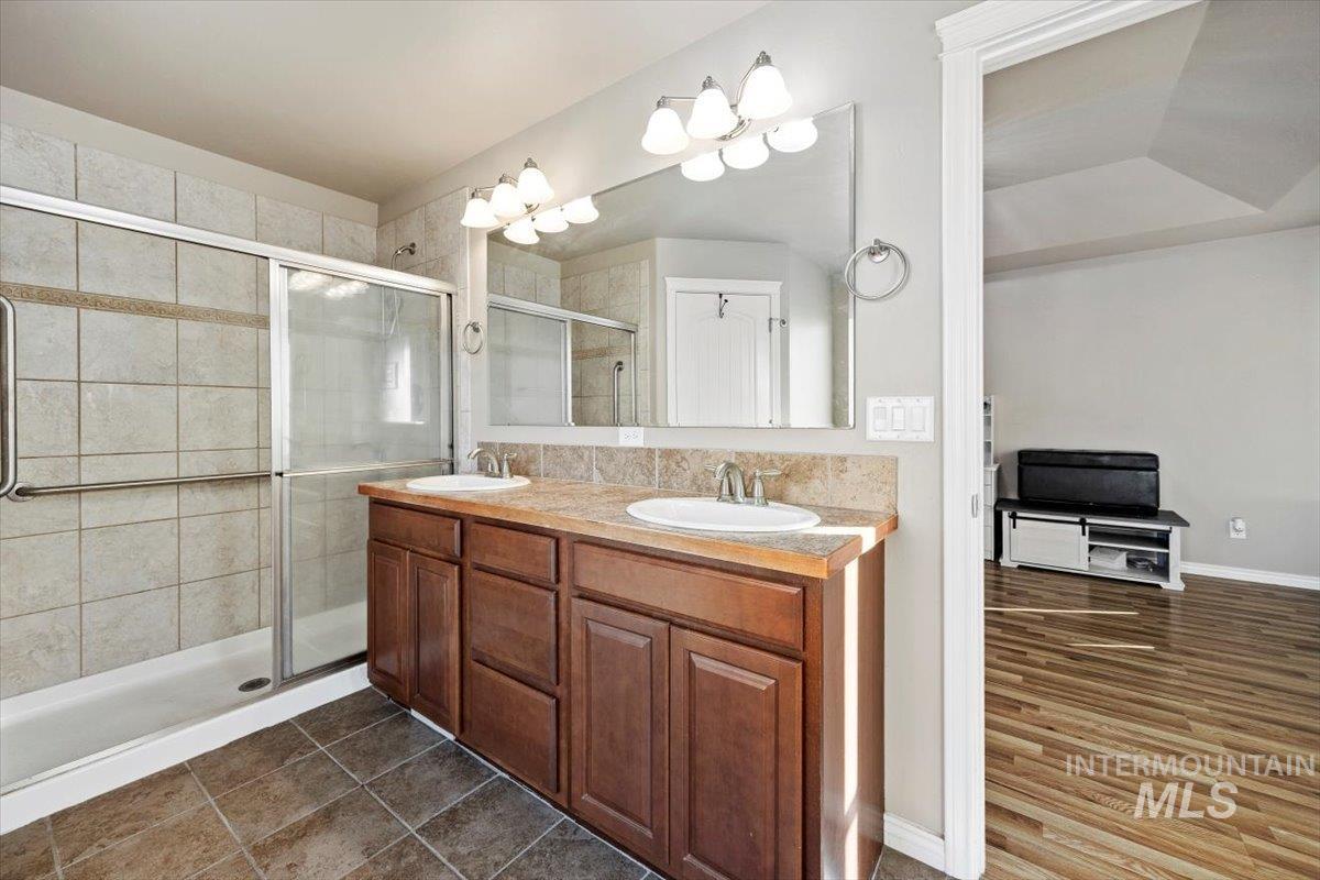 657 Creekside Way, Twin Falls, Idaho 83301-4706, 3 Bedrooms, 2 Bathrooms, Residential For Sale, Price $439,999,MLS 98973046