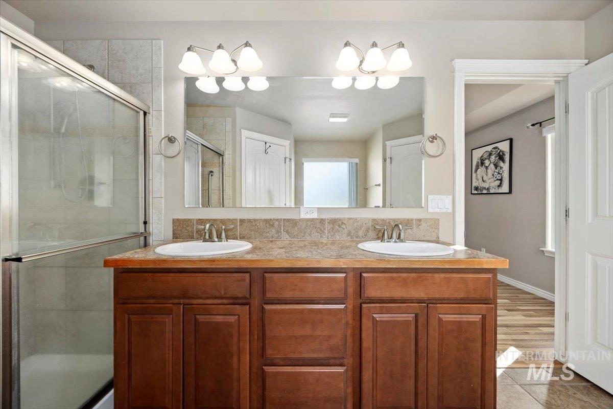 657 Creekside Way, Twin Falls, Idaho 83301-4706, 3 Bedrooms, 2 Bathrooms, Residential For Sale, Price $439,999,MLS 98973046