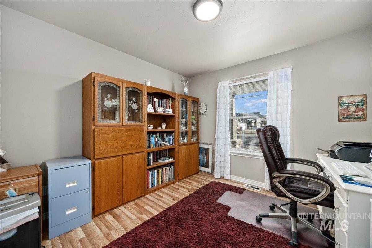 657 Creekside Way, Twin Falls, Idaho 83301-4706, 3 Bedrooms, 2 Bathrooms, Residential For Sale, Price $439,999,MLS 98973046