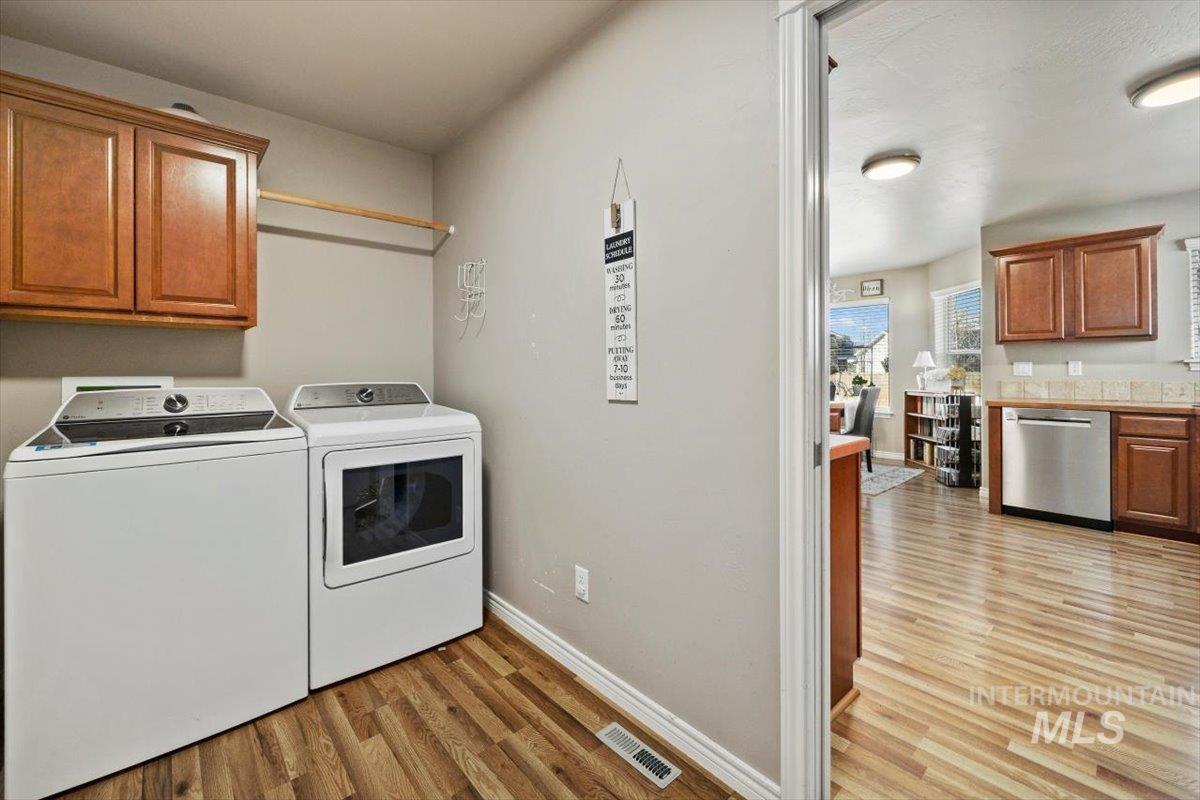 657 Creekside Way, Twin Falls, Idaho 83301-4706, 3 Bedrooms, 2 Bathrooms, Residential For Sale, Price $439,999,MLS 98973046