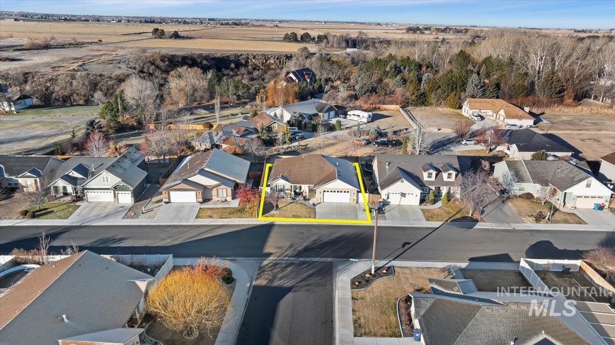 657 Creekside Way, Twin Falls, Idaho 83301-4706, 3 Bedrooms, 2 Bathrooms, Residential For Sale, Price $439,999,MLS 98973046