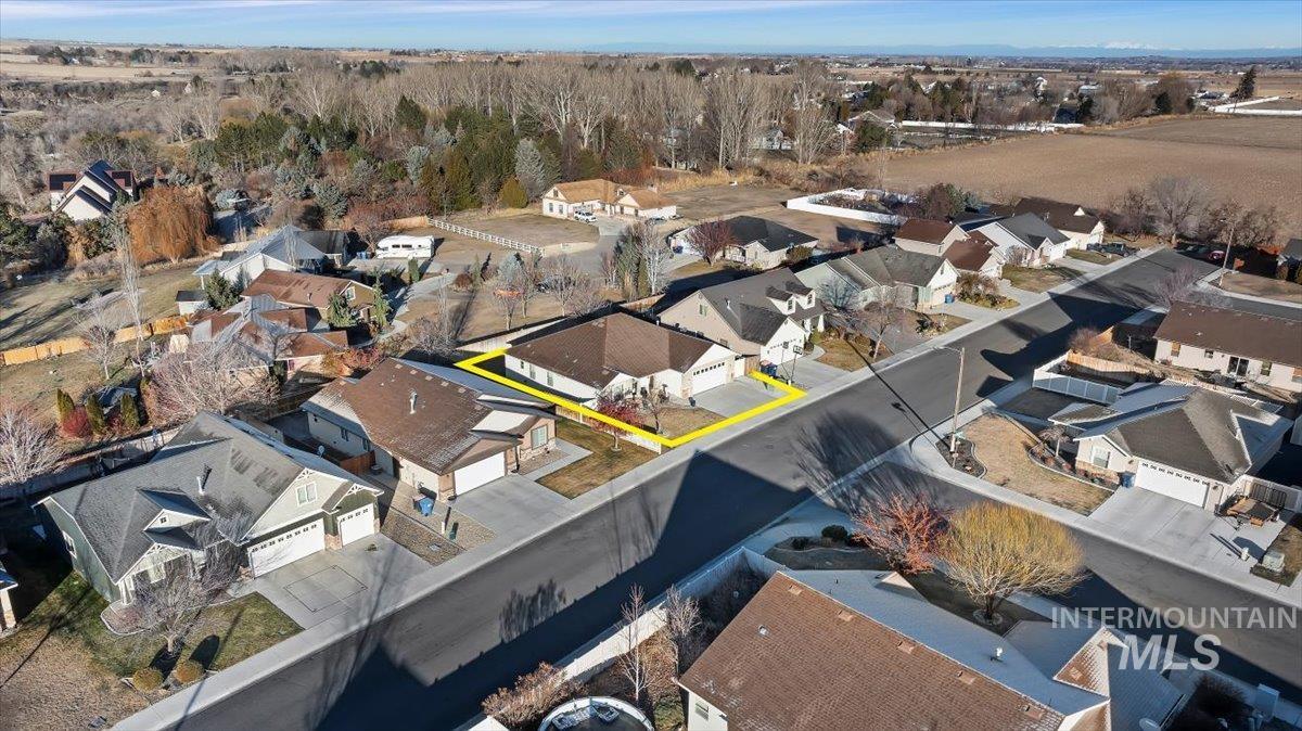 657 Creekside Way, Twin Falls, Idaho 83301-4706, 3 Bedrooms, 2 Bathrooms, Residential For Sale, Price $439,999,MLS 98973046