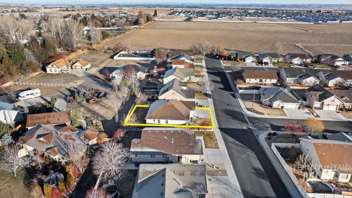 657 Creekside Way, Twin Falls, Idaho 83301-4706, 3 Bedrooms, 2 Bathrooms, Residential For Sale, Price $439,999,MLS 98973046