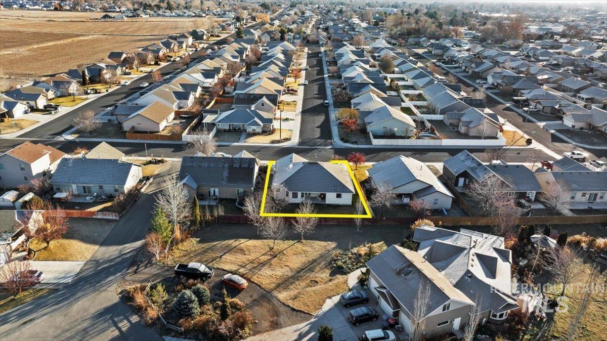 657 Creekside Way, Twin Falls, Idaho 83301-4706, 3 Bedrooms, 2 Bathrooms, Residential For Sale, Price $439,999,MLS 98973046