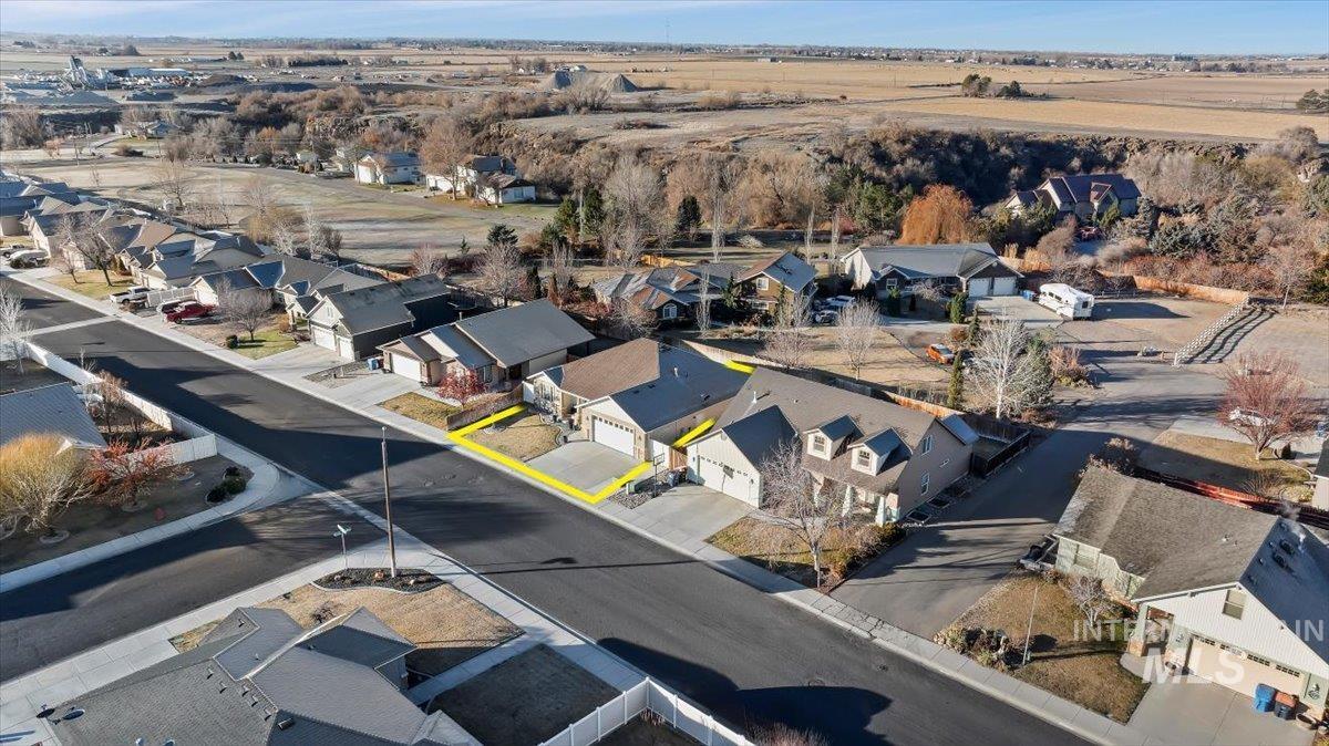 657 Creekside Way, Twin Falls, Idaho 83301-4706, 3 Bedrooms, 2 Bathrooms, Residential For Sale, Price $439,999,MLS 98973046