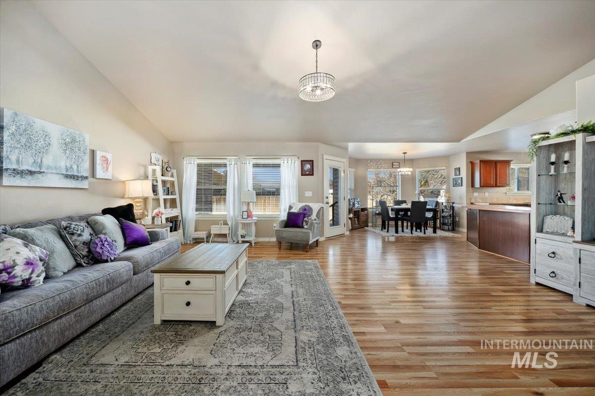 657 Creekside Way, Twin Falls, Idaho 83301-4706, 3 Bedrooms, 2 Bathrooms, Residential For Sale, Price $439,999,MLS 98973046