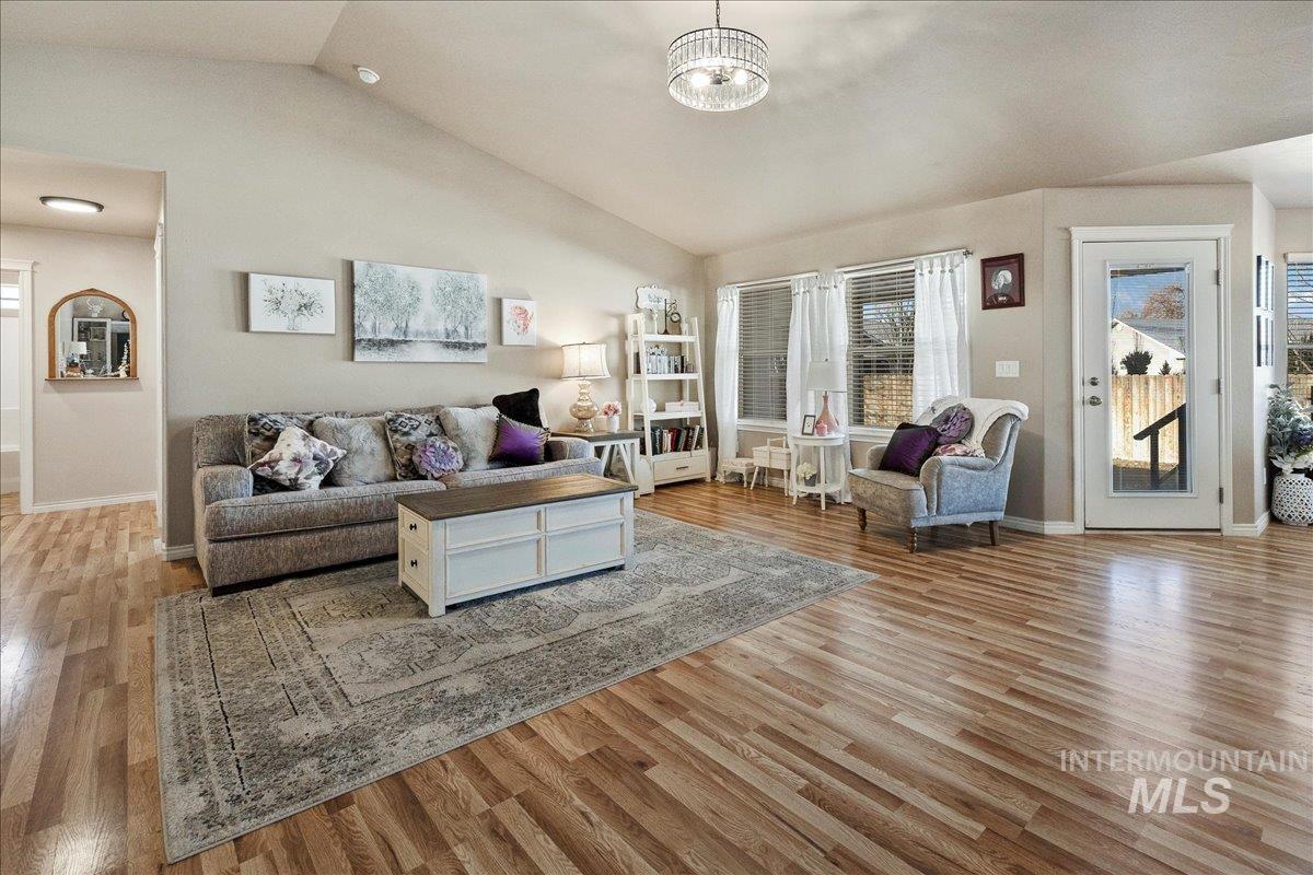 657 Creekside Way, Twin Falls, Idaho 83301-4706, 3 Bedrooms, 2 Bathrooms, Residential For Sale, Price $439,999,MLS 98973046