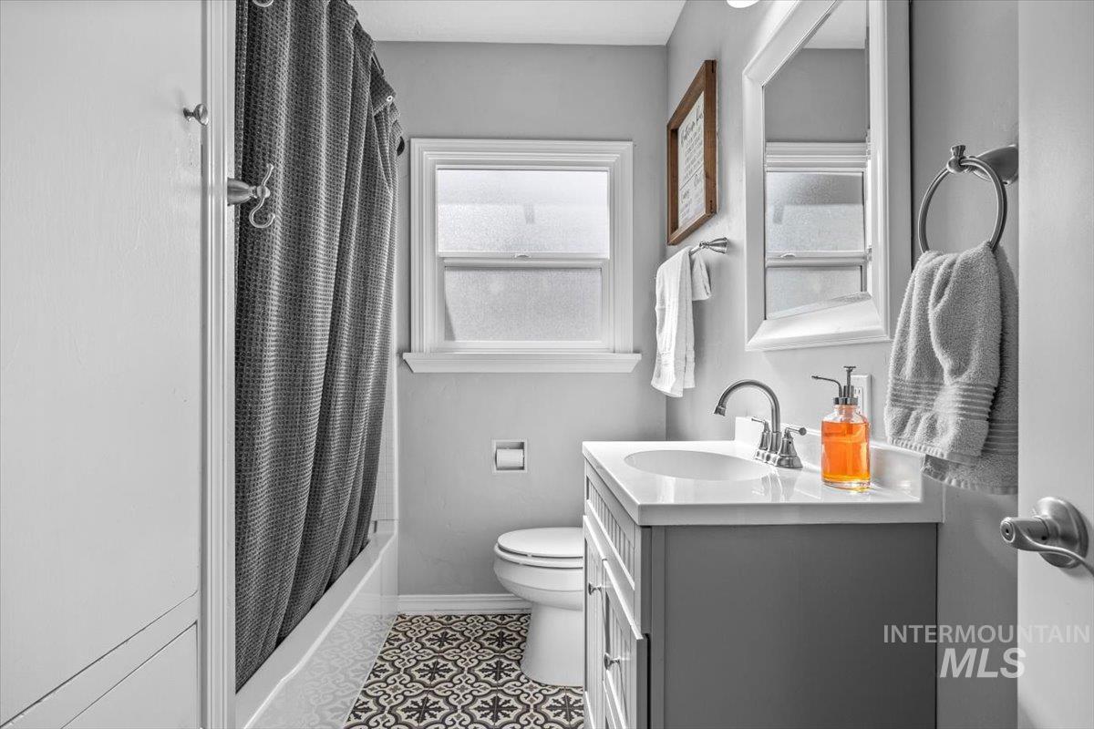 1802 S Kimball Ave, Caldwell, Idaho 83605, 4 Bedrooms, 2 Bathrooms, Residential For Sale, Price $440,000,MLS 98973050