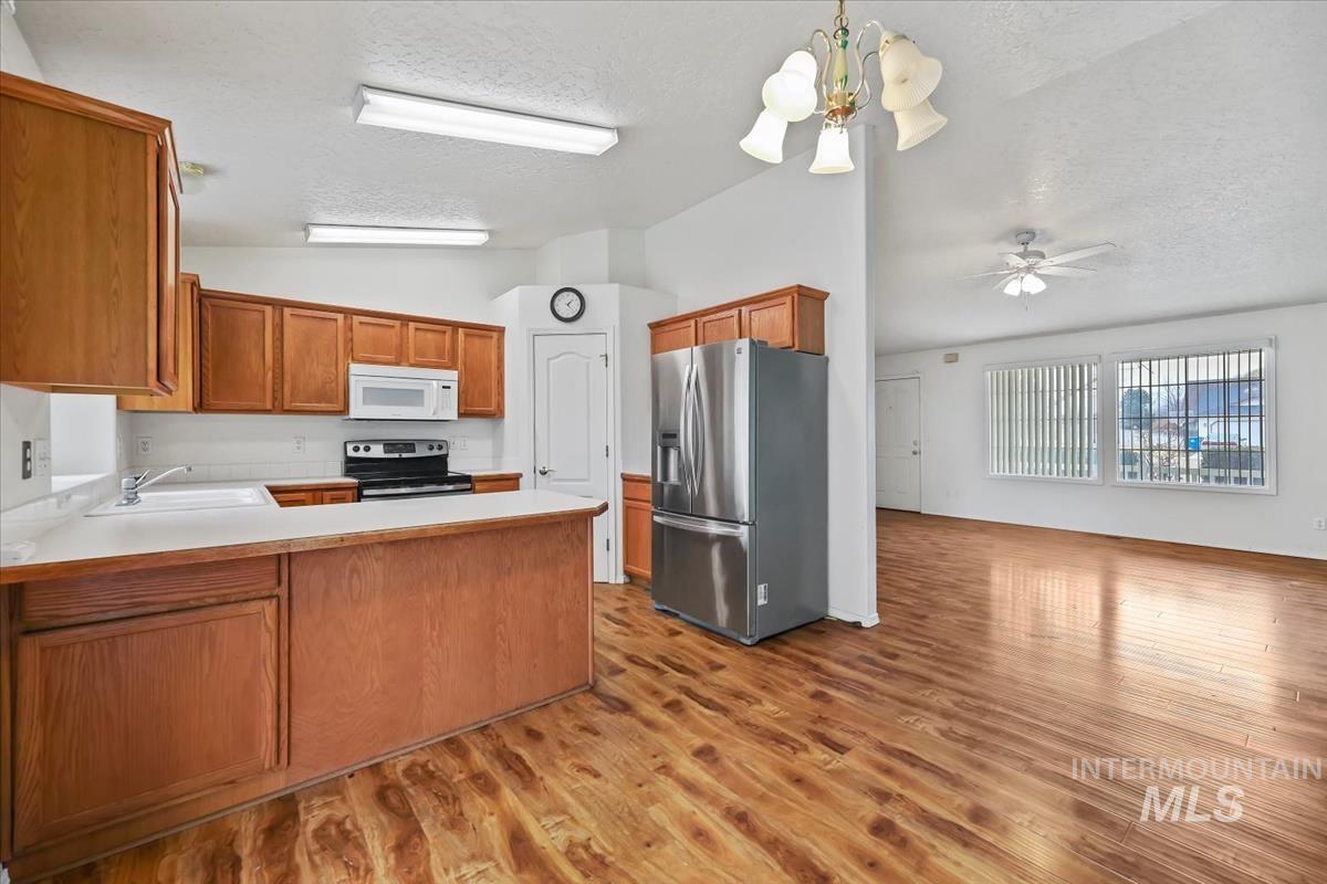 3413 Saraset Cir, Caldwell, Idaho 83605, 3 Bedrooms, 2 Bathrooms, Residential For Sale, Price $329,900,MLS 98973051