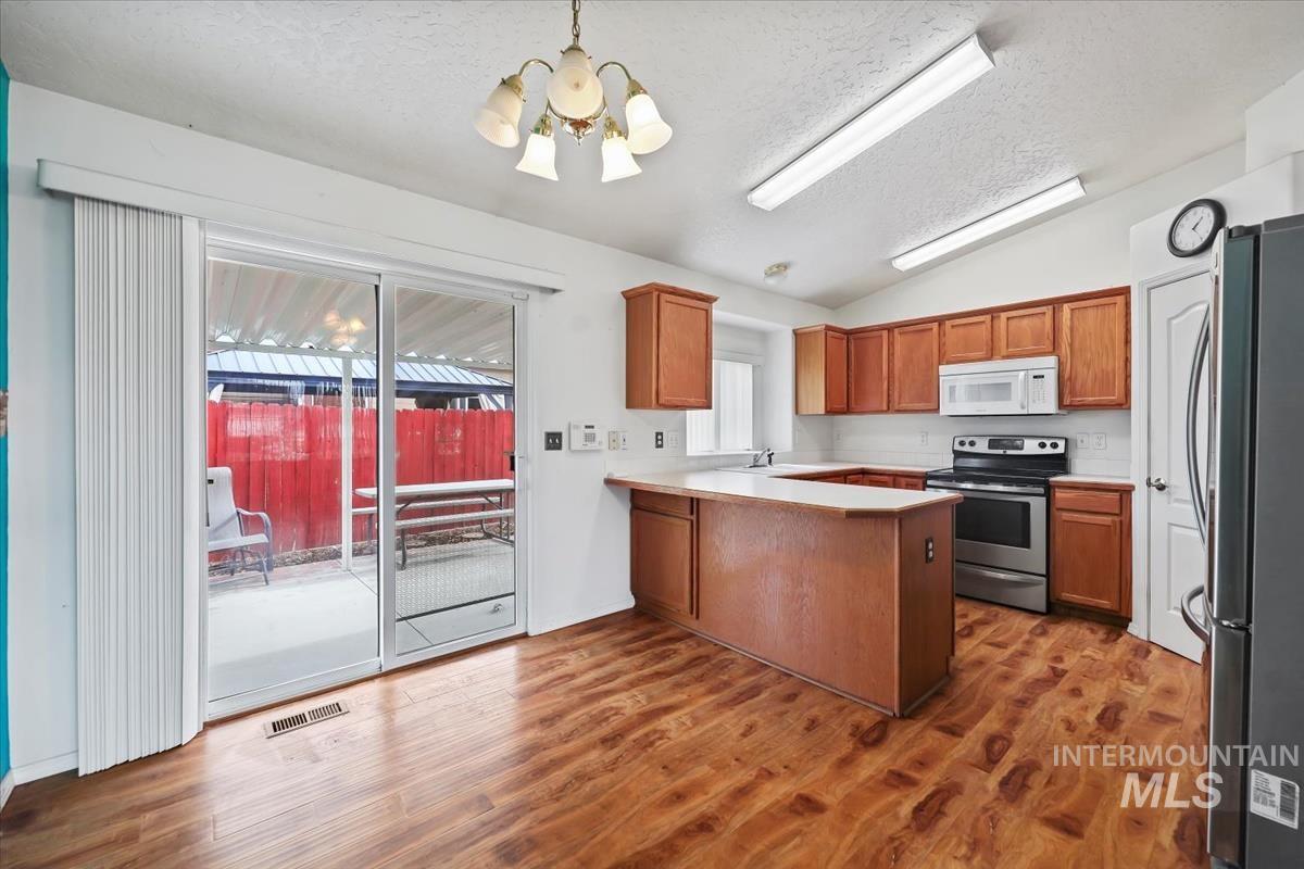 3413 Saraset Cir, Caldwell, Idaho 83605, 3 Bedrooms, 2 Bathrooms, Residential For Sale, Price $329,900,MLS 98973051