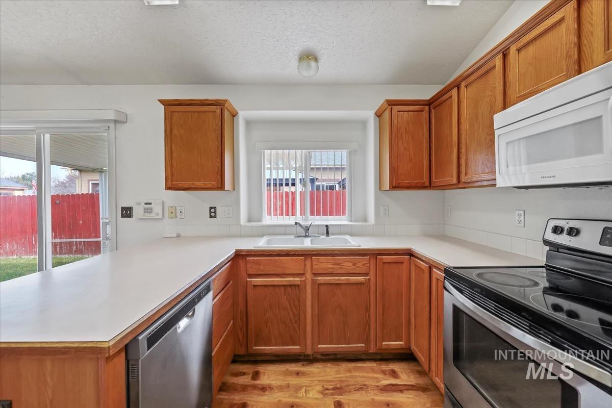 3413 Saraset Cir, Caldwell, Idaho 83605, 3 Bedrooms, 2 Bathrooms, Residential For Sale, Price $329,900,MLS 98973051